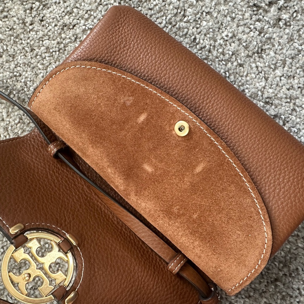 Tory Burch Tan Leather Crossbody Bag with Gold Accent - Picture 7 of 10